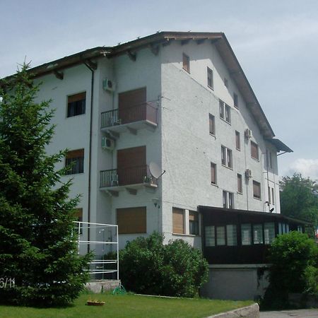 Dujany Nus Exterior foto